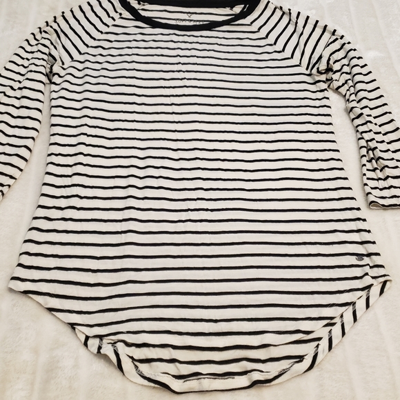American Eagle Outfitters Soft & Sexy 3/4 Sleeve T-Shirt - Picture 4 of 15